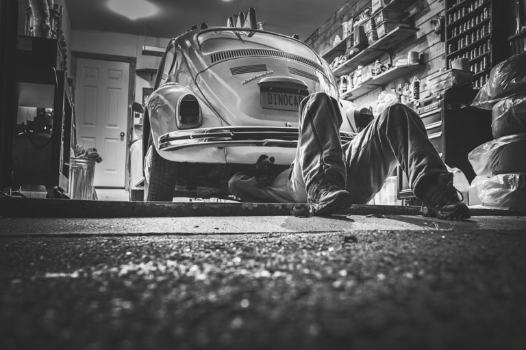Réparer son automobile : faut-il faire appel à un professionnel ?