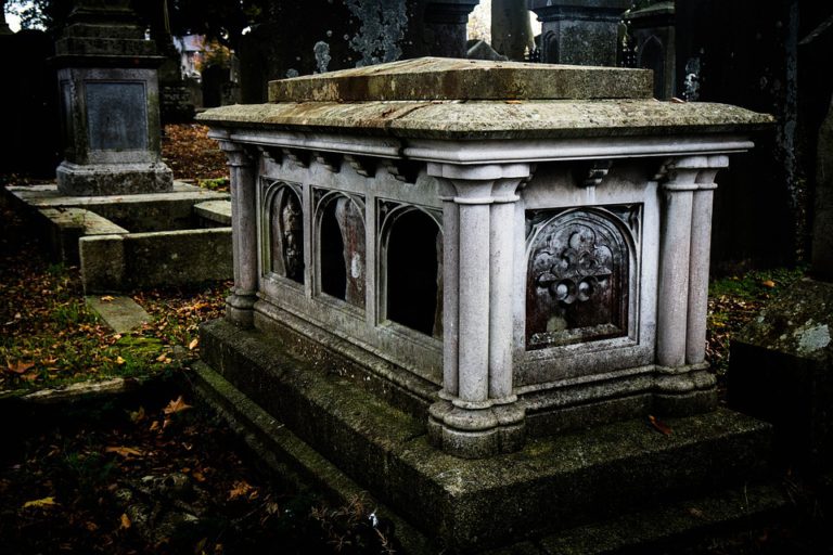 Le cimetière du Père-Lachaise : les 6 tombes immanquables