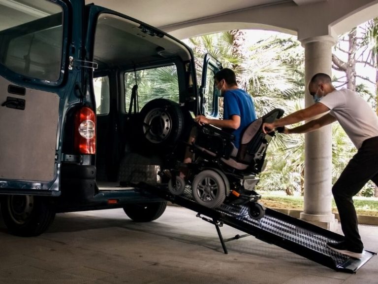 Comment bien s’y prendre pour un transport handicap