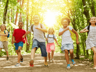 Vacances d’été et angoisse de séparation chez l’enfant