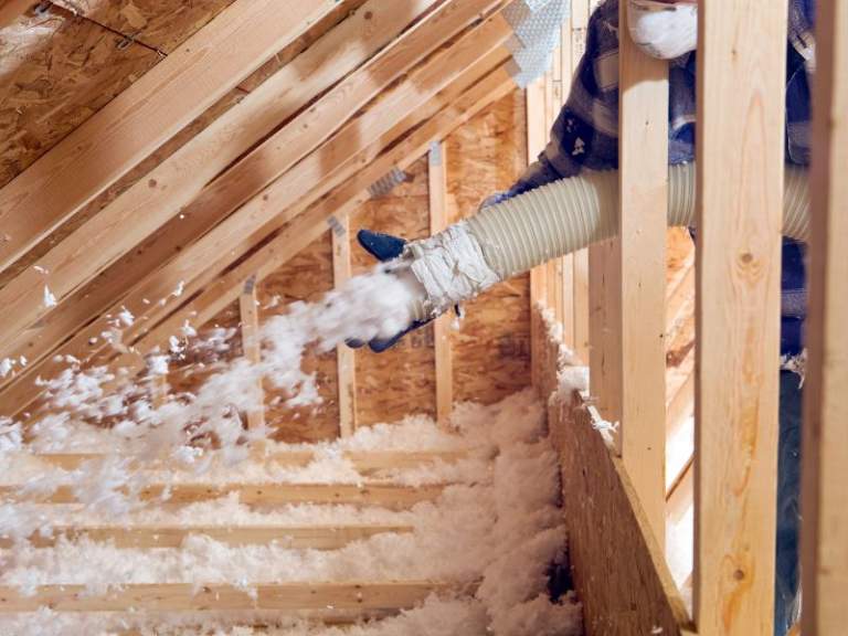 Les applications de la mousse projetée dans la maisons